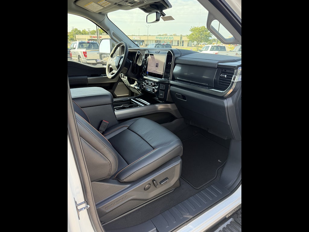 2026 Ford Super Duty F-350 DRW LARIAT