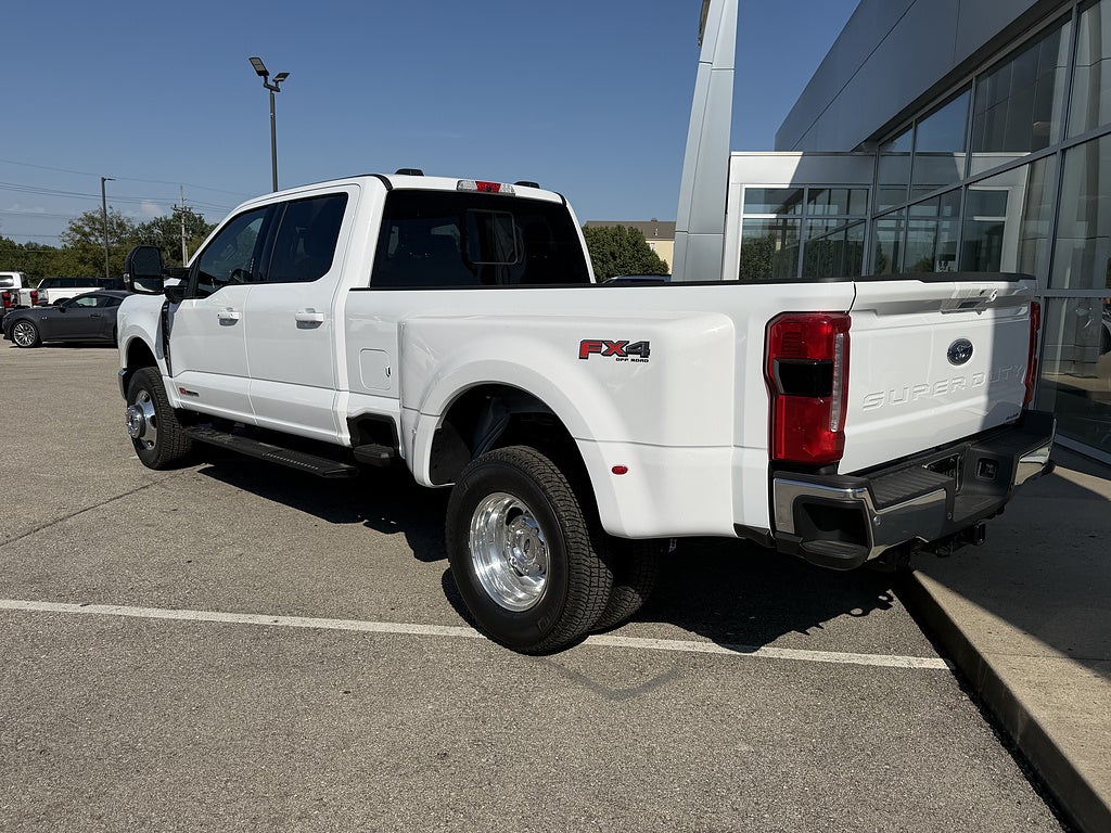 2026 Ford Super Duty F-350 DRW LARIAT