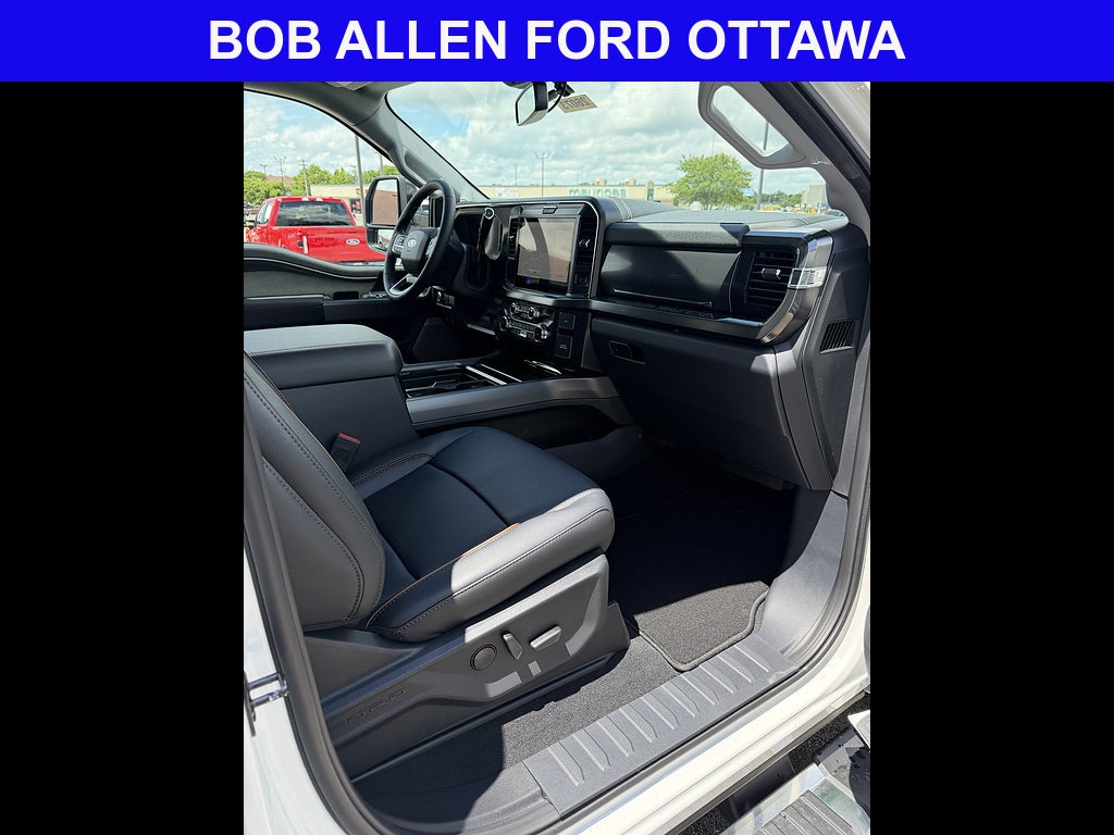 2026 Ford Super Duty F-350 DRW LARIAT