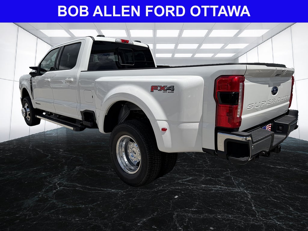 2026 Ford Super Duty F-350 DRW LARIAT