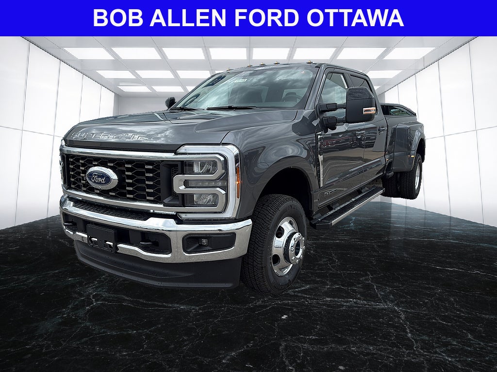 2026 Ford Super Duty F-350 DRW LARIAT