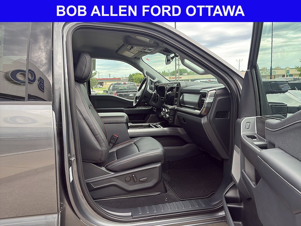 2026 Ford Super Duty F-350 DRW LARIAT