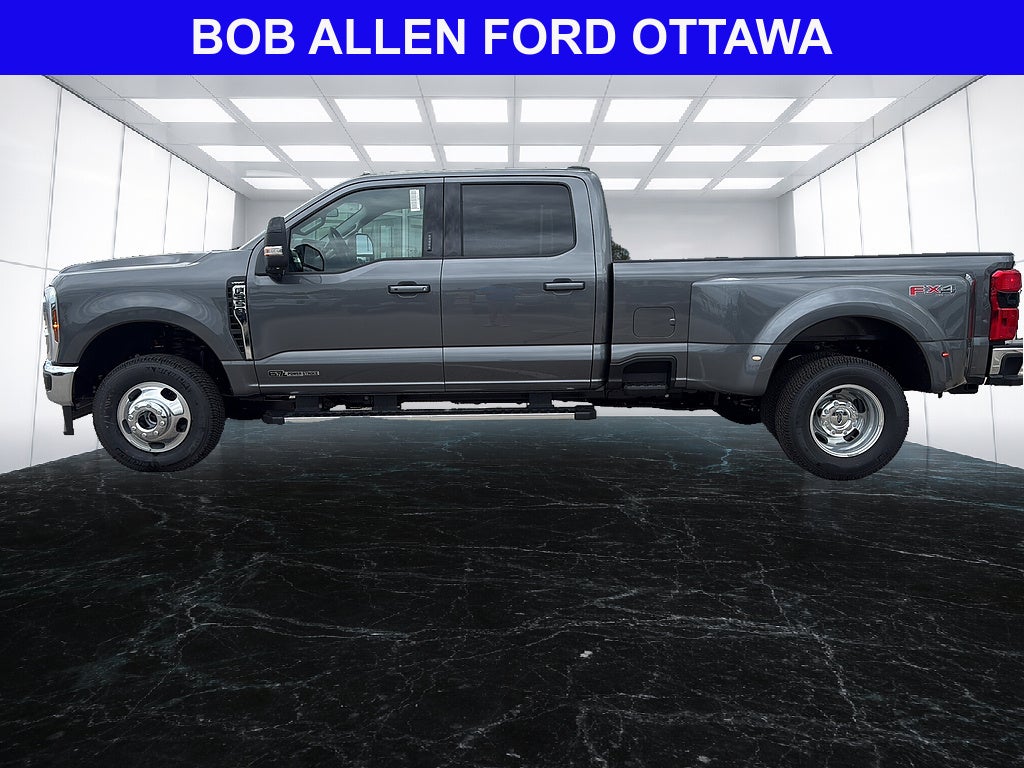 2026 Ford Super Duty F-350 DRW LARIAT