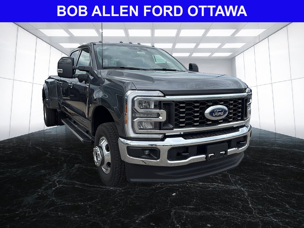 2026 Ford Super Duty F-350 DRW LARIAT
