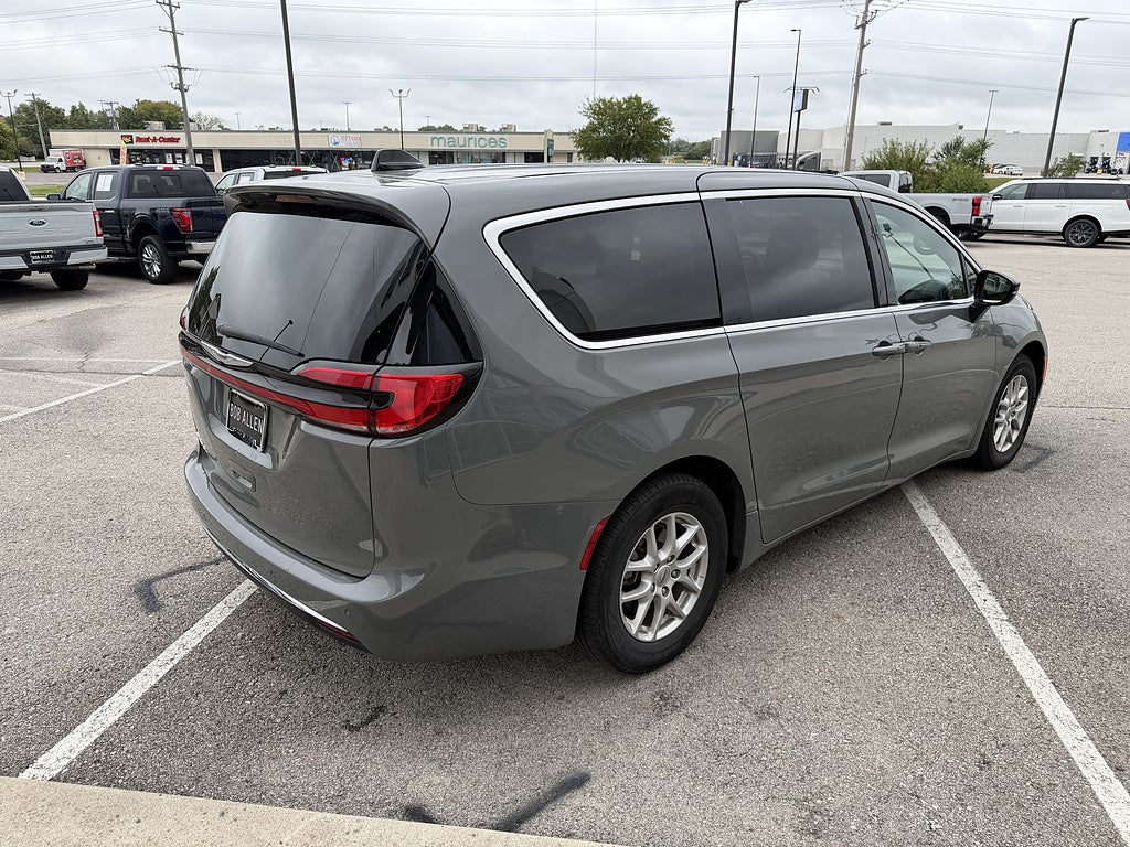 2025 Chrysler Pacifica Select