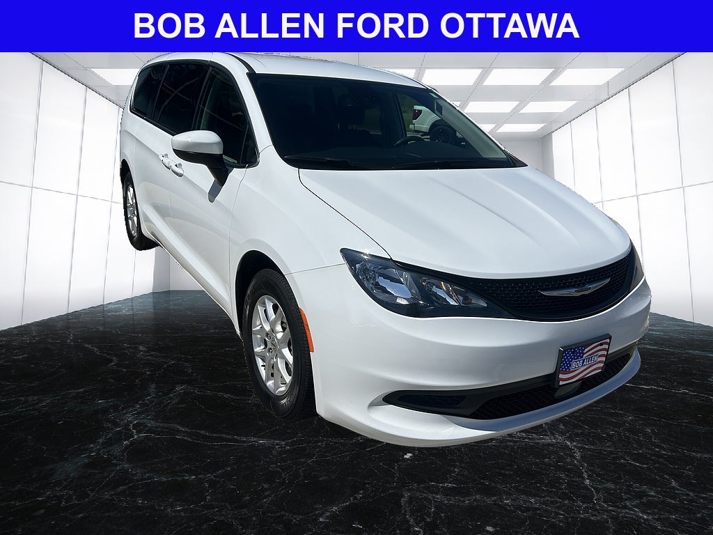 2023 Chrysler Voyager LX