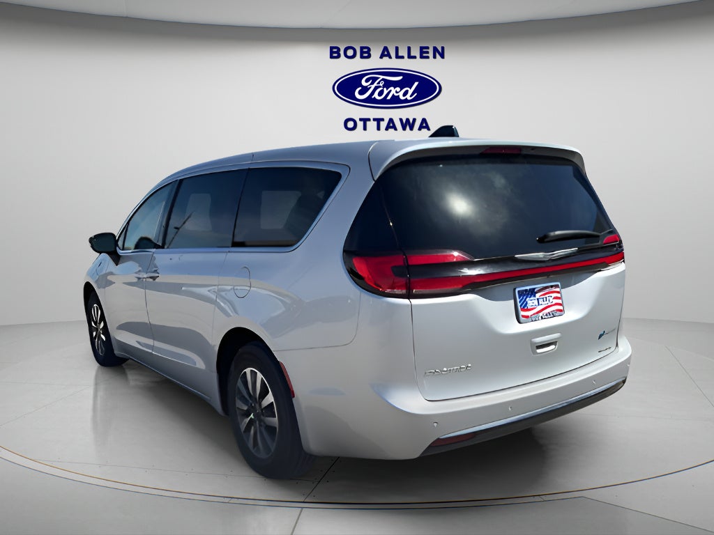 2024 Chrysler Pacifica Select
