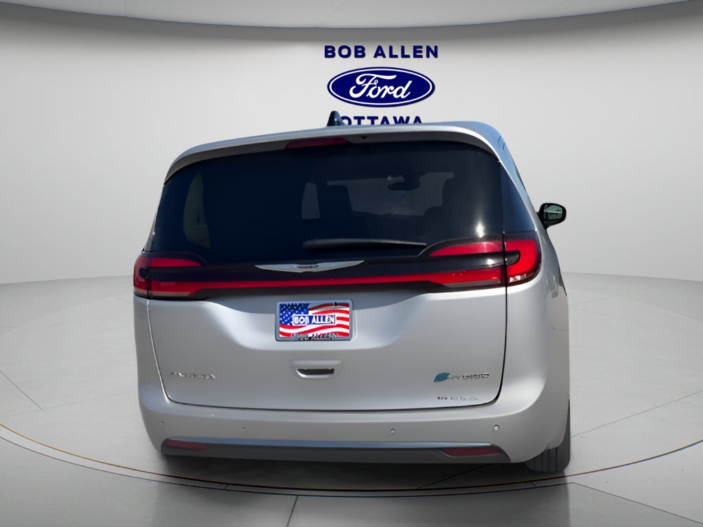 2024 Chrysler Pacifica Select