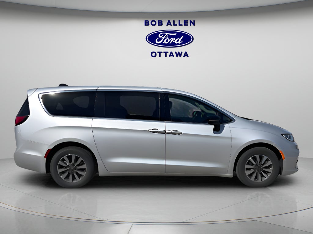 2024 Chrysler Pacifica Select