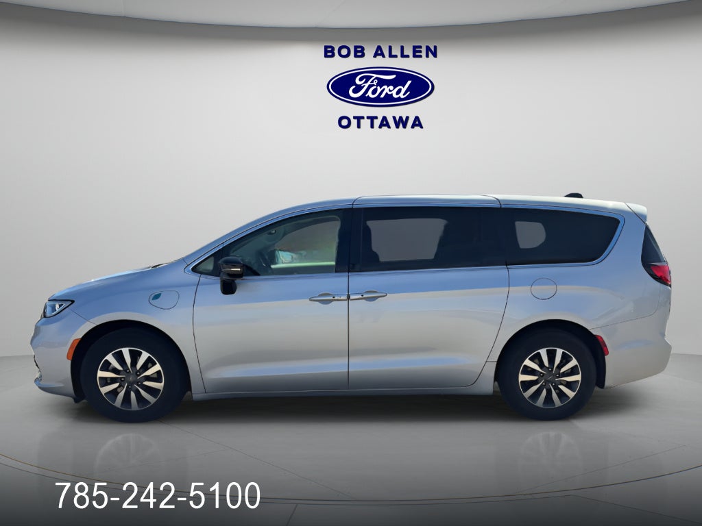 Used 2024 Chrysler Pacifica PHEV Select with VIN 2C4RC1S74RR141719 for sale in Kansas City