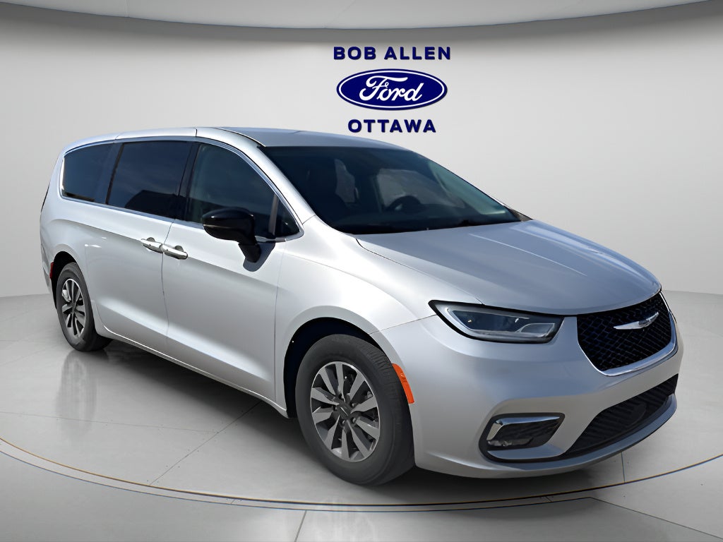 2024 Chrysler Pacifica Select