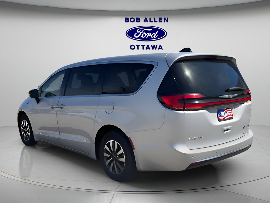 2024 Chrysler Pacifica Select