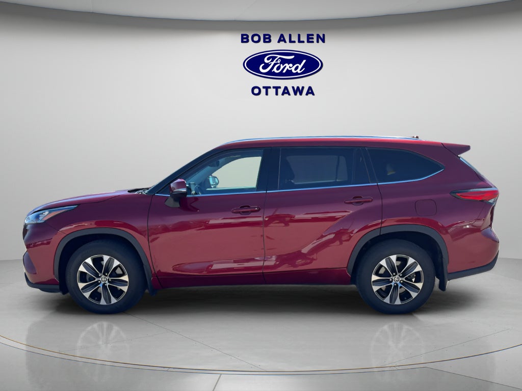 Used 2020 Toyota Highlander XLE with VIN 5TDHZRBH7LS053070 for sale in Kansas City