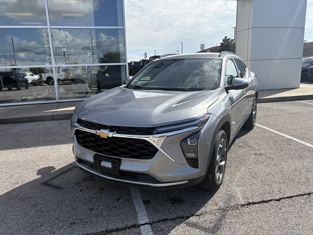 Used 2025 Chevrolet Trax LT with VIN KL77LHEP1SC216156 for sale in Kansas City