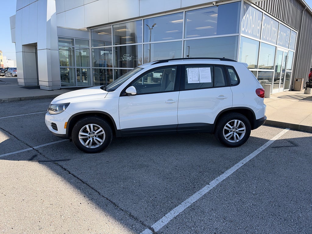 Used 2017 Volkswagen Tiguan Limited Base with VIN WVGBV7AX2HK000334 for sale in Kansas City