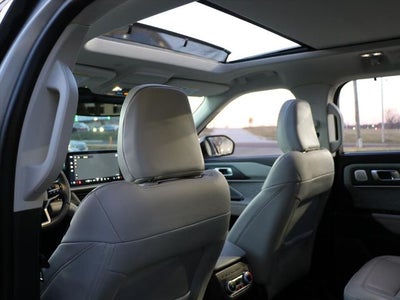 2025 Ford Explorer Platinum