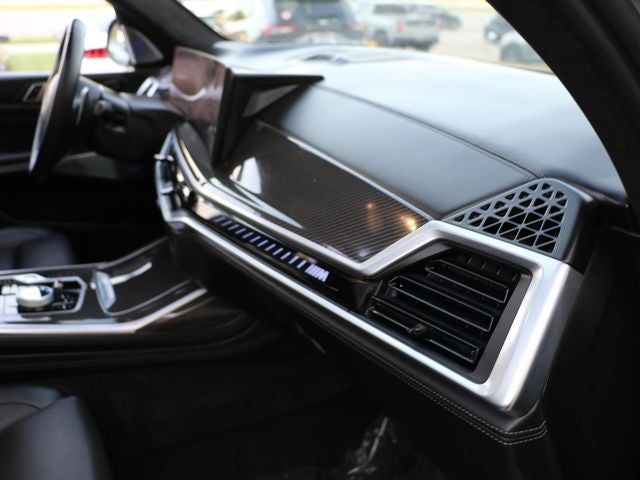 2023 BMW X7 M60i