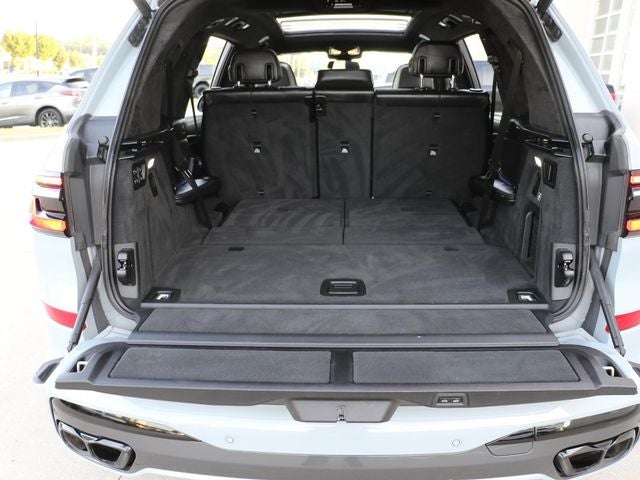 2023 BMW X7 M60i