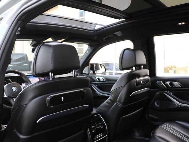 2023 BMW X7 M60i