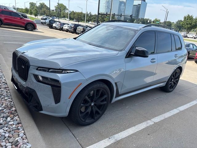 2023 BMW X7 M60i