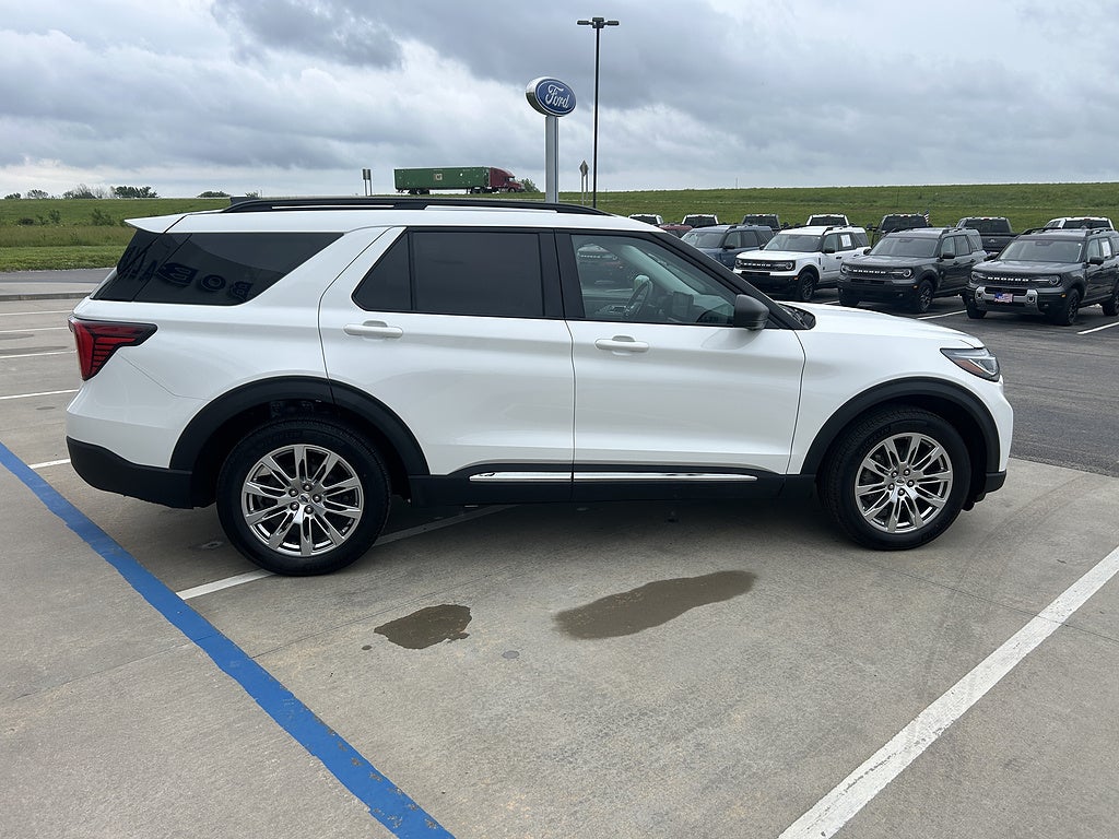 2025 Ford Explorer Active