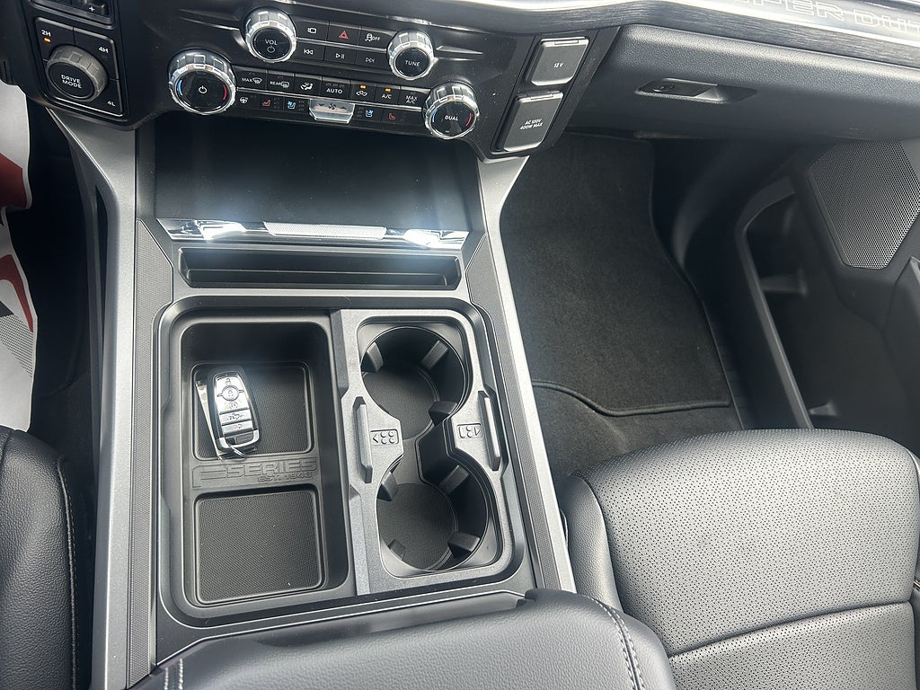 2026 Ford Super Duty F-350 DRW LARIAT