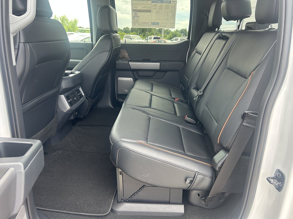 2026 Ford Super Duty F-350 DRW LARIAT