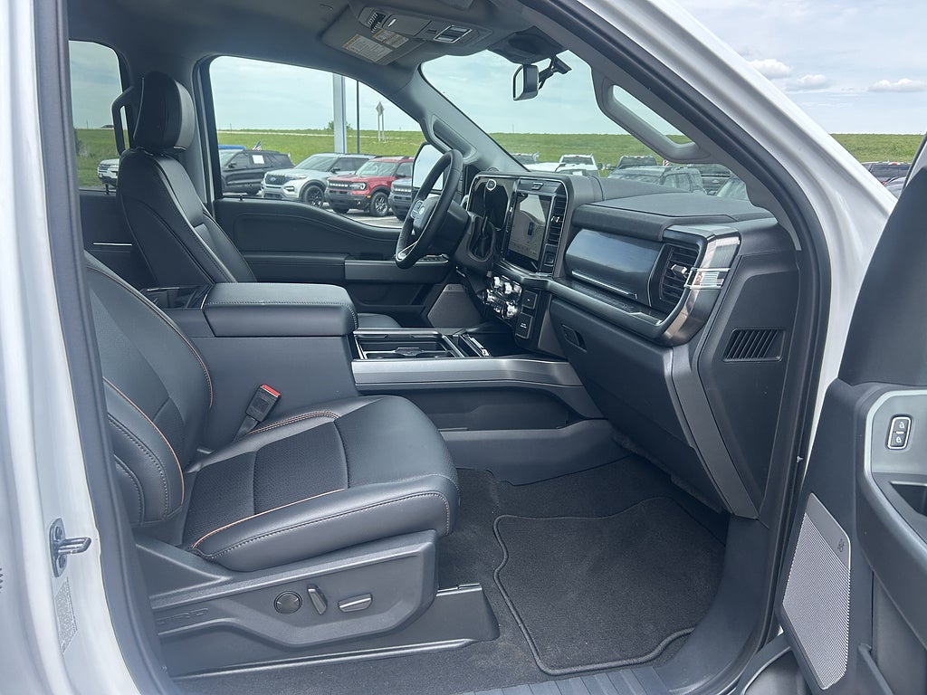 2026 Ford Super Duty F-350 DRW LARIAT
