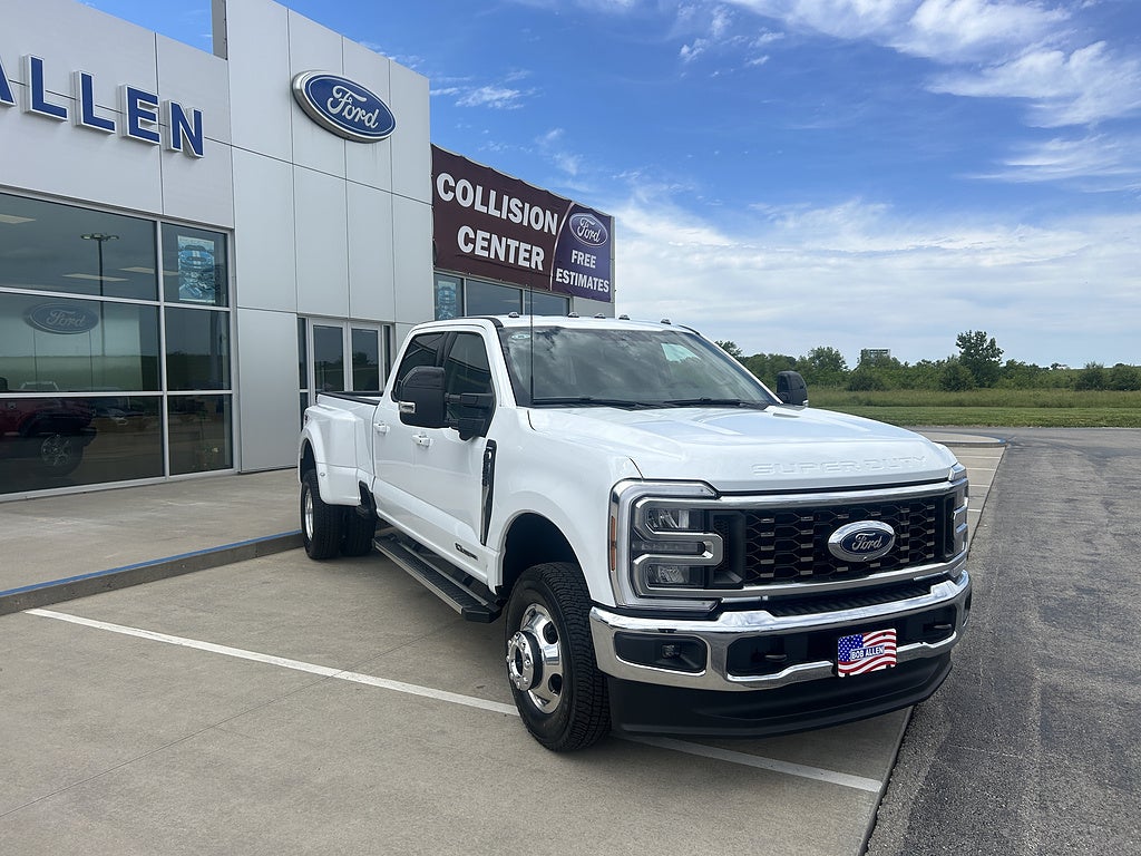 2026 Ford Super Duty F-350 DRW LARIAT