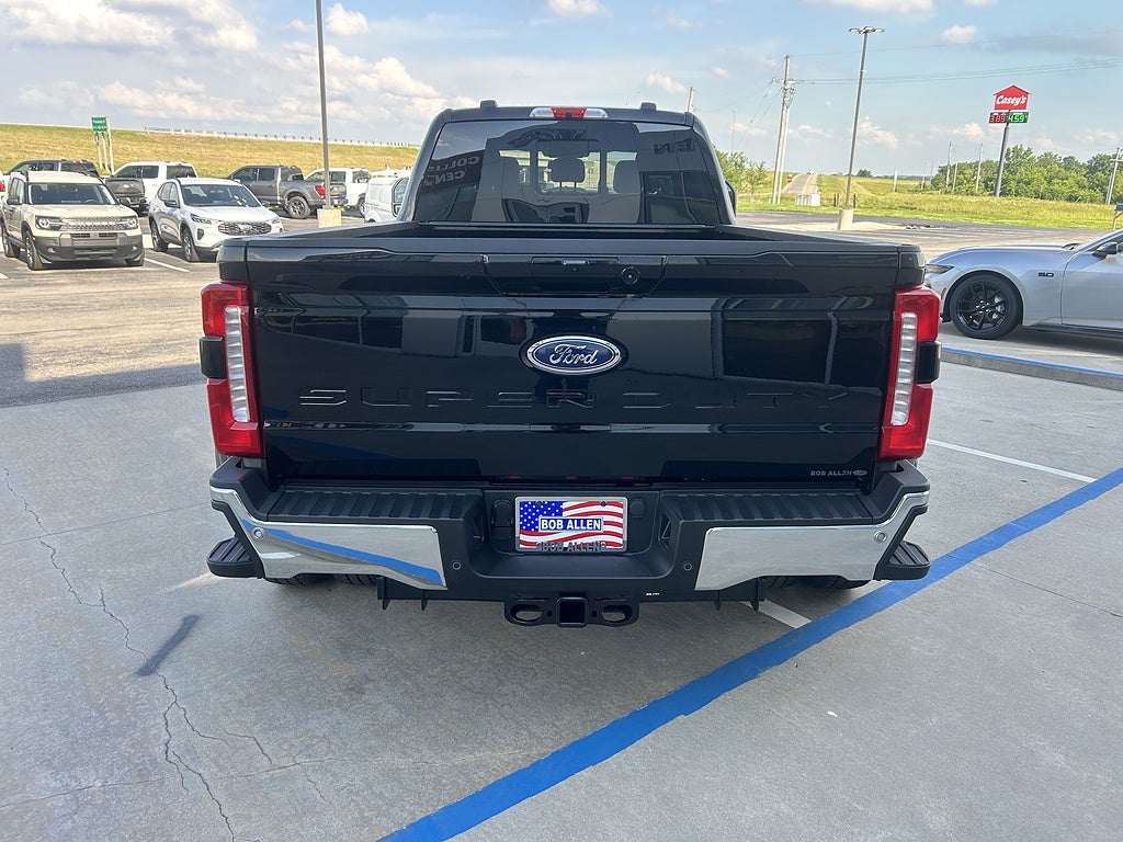 2026 Ford Super Duty F-350 DRW LARIAT
