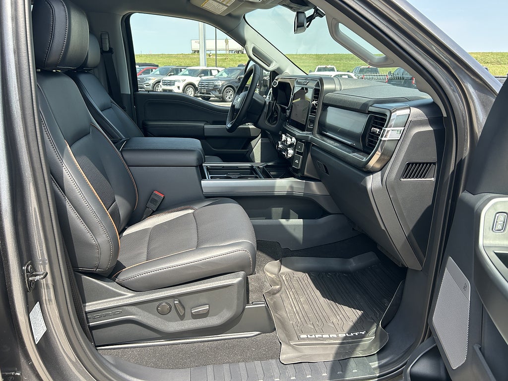 2026 Ford Super Duty F-350 DRW LARIAT