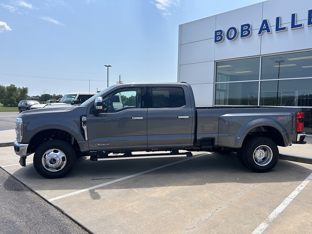 2026 Ford Super Duty F-350 DRW LARIAT
