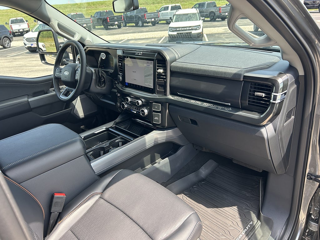2026 Ford Super Duty F-350 DRW LARIAT