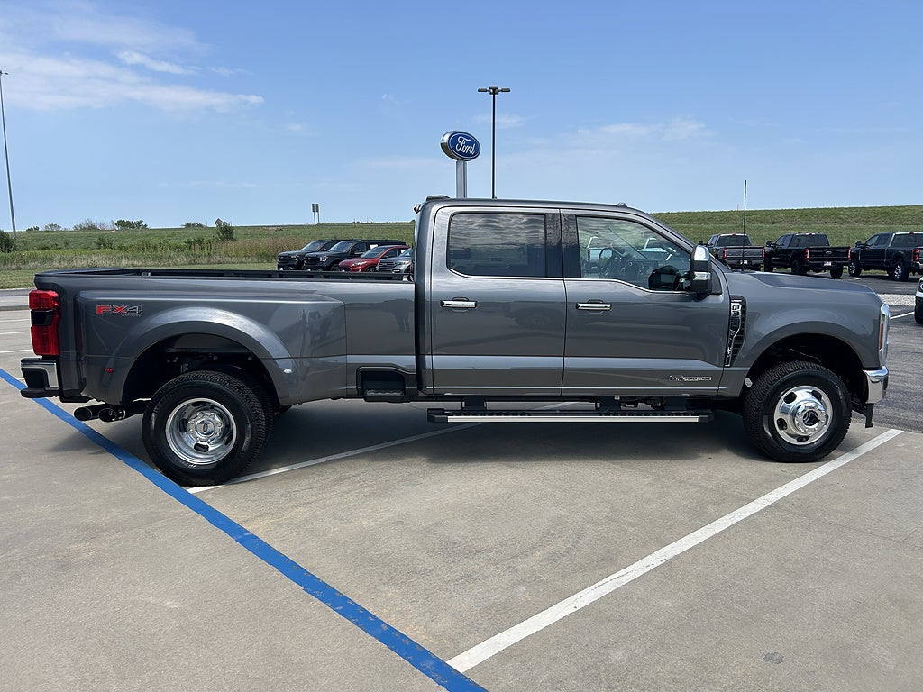 2026 Ford Super Duty F-350 DRW LARIAT