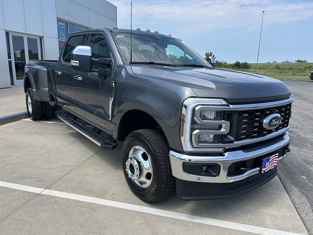 2026 Ford Super Duty F-350 DRW LARIAT