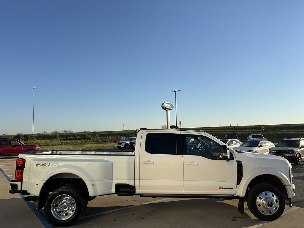 2025 Ford Super Duty F-450 DRW Platinum